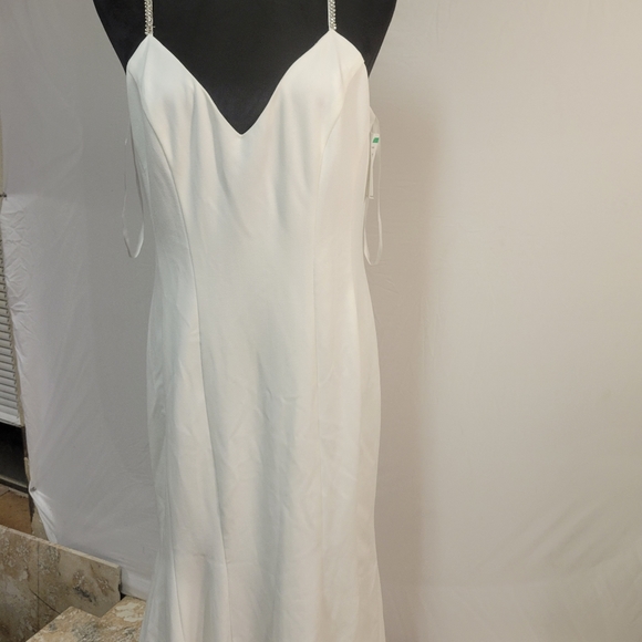 Xscape cream gown Size 12 - Picture 12 of 16